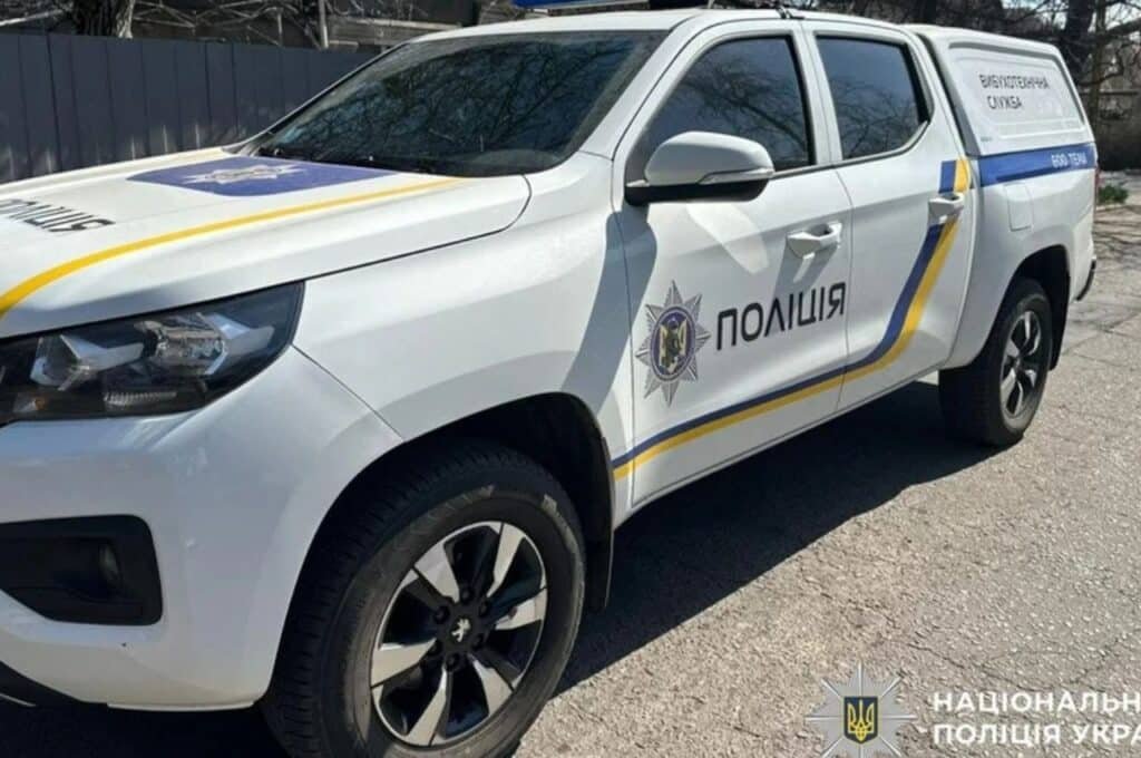Автомобіль вибухотехнічної служби Національної поліції України — перевірка повідомлень про замінування