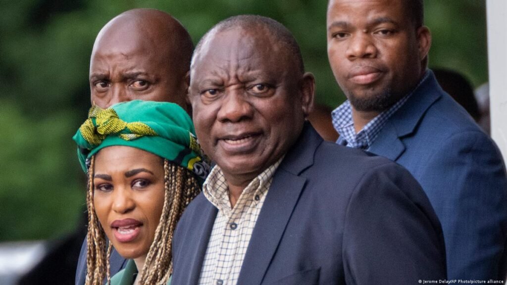 Президент ПАР Сиріл Рамафоса на тлі скандалу Phala Phala