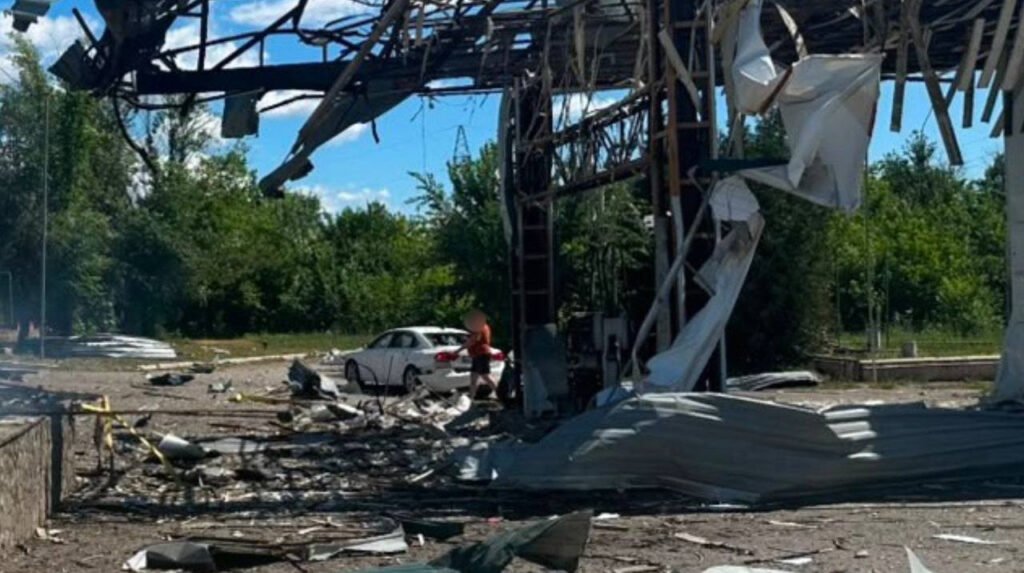 атака дронів Дергачі — пошкоджена АЗС після удару російських БПЛА