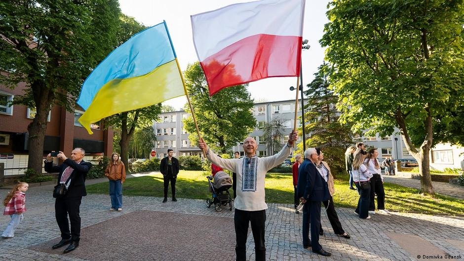 українці в Польщі зібралися на культурний захід у Гданську з бандурою та символами громади