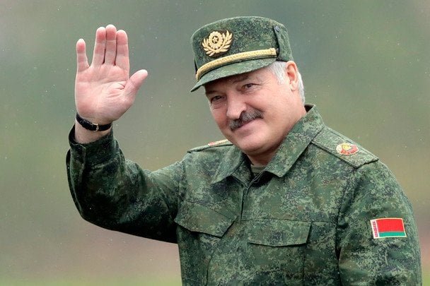 армія Білорусі на параді: солдати та військова техніка демонструють бойову готовність