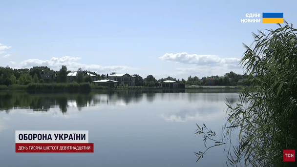 Ветеран вимагає знести паркан Порошенка в Козині біля маєтку політика