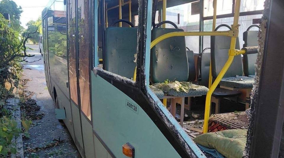 обстріл Херсон — удар дроном по маршрутці, п'ятеро цивільних отримали поранення