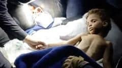 Рятувальники виносять 3-річного хлопчика з-під завалів після землетрусу у Венесуелі