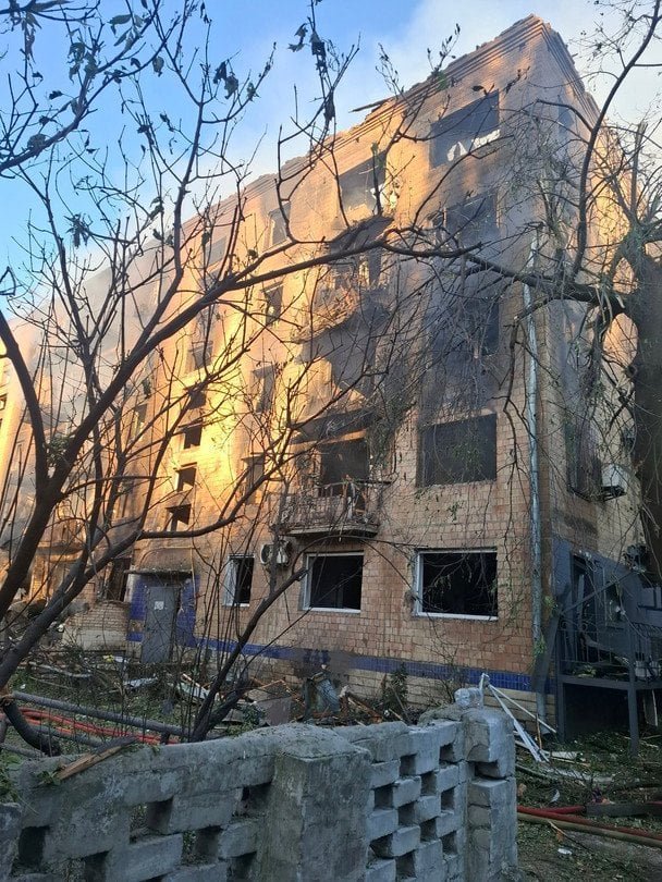ракетна атака на Київ пошкодила квартири двох українських режисерів під час обстрілу міста