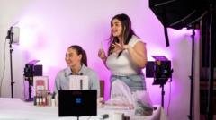 живі продажі TikTok під час прямого ефіру з демонстрацією товарів та взаємодією з глядачами