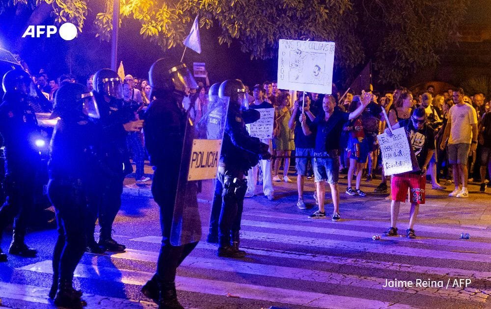 протест туризм Майорка — тисячі людей вийшли на вулиці проти масового туризму на острові