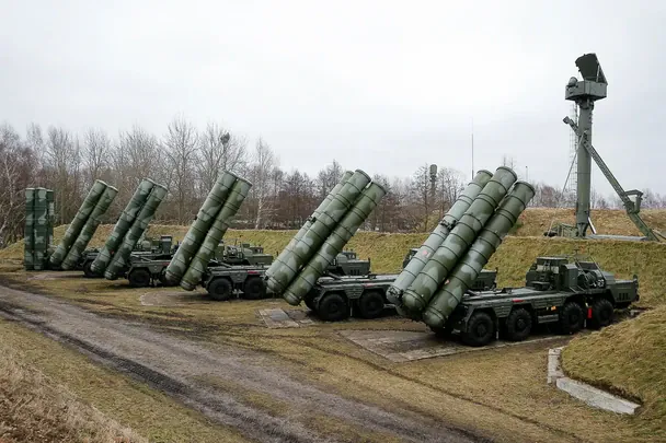 ракети С-400 які Росія застосовує проти України під час масованих обстрілів