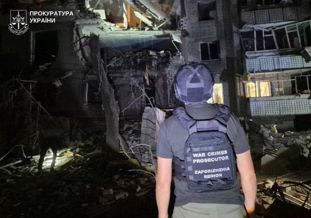 удар по Запоріжжю КАБами — пошкоджена багатоповерхівка після російського авіабомбардування
