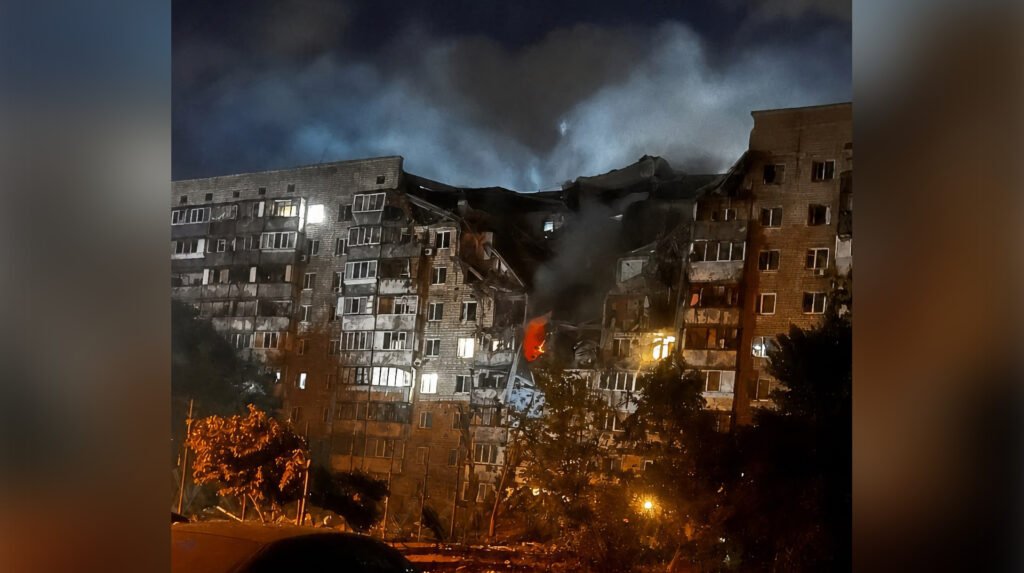 Удар по Києву: пошкоджений житловий будинок на Подолі після ракетного обстрілу