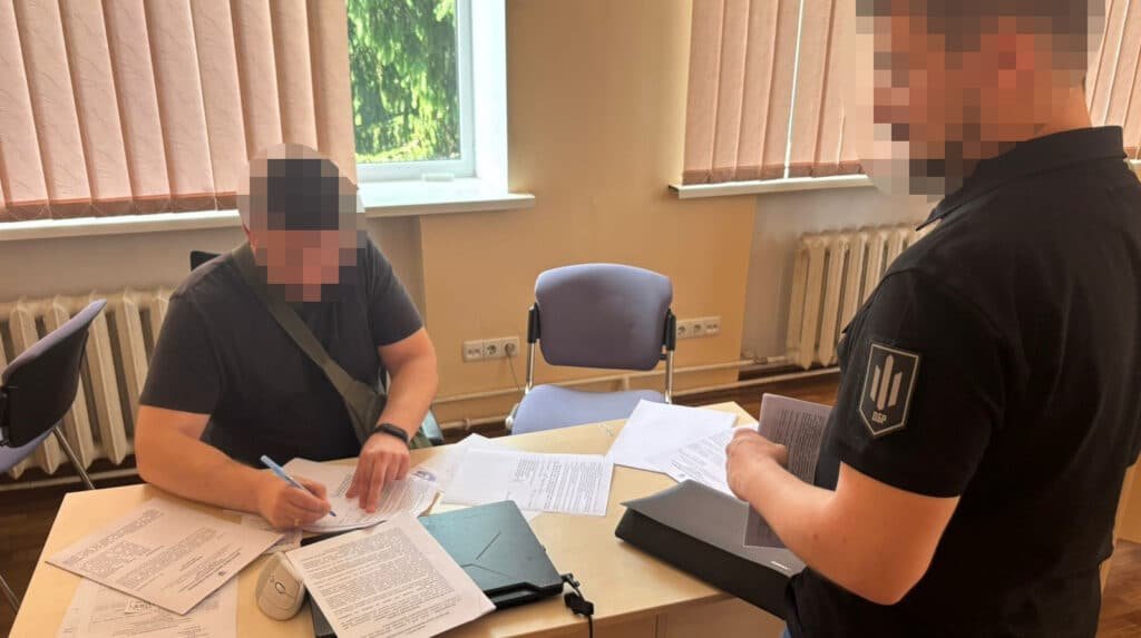 Слідчі ДБР викрили схему незаконного видалення даних з військового реєстру України