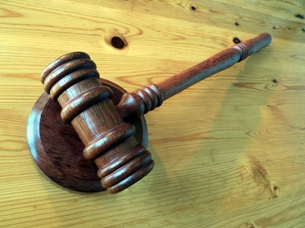 дезертир вирок за стосунки з неповнолітньою на Прикарпатті — судове рішення