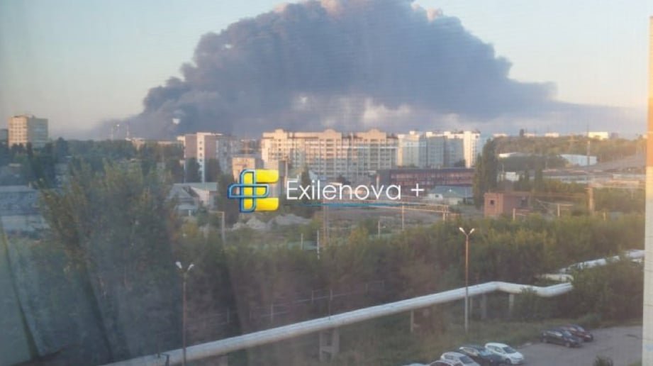удар дронів Саратов — атака на НПЗ та аеродром в Енгельсі вночі