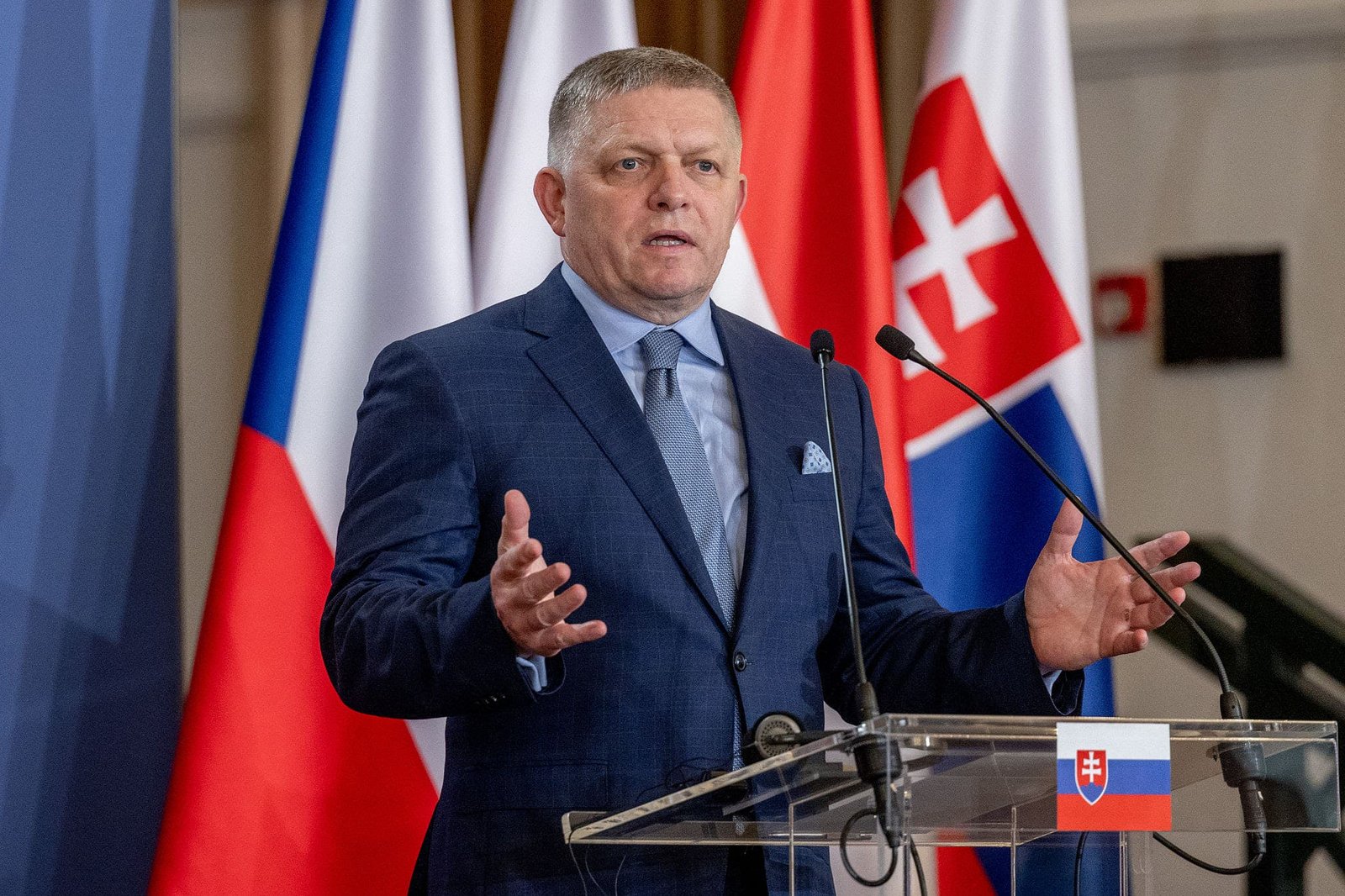 Фіцо енергетика: прем'єр Словаччини пропонує Угорщині співпрацю в енергетичній сфері