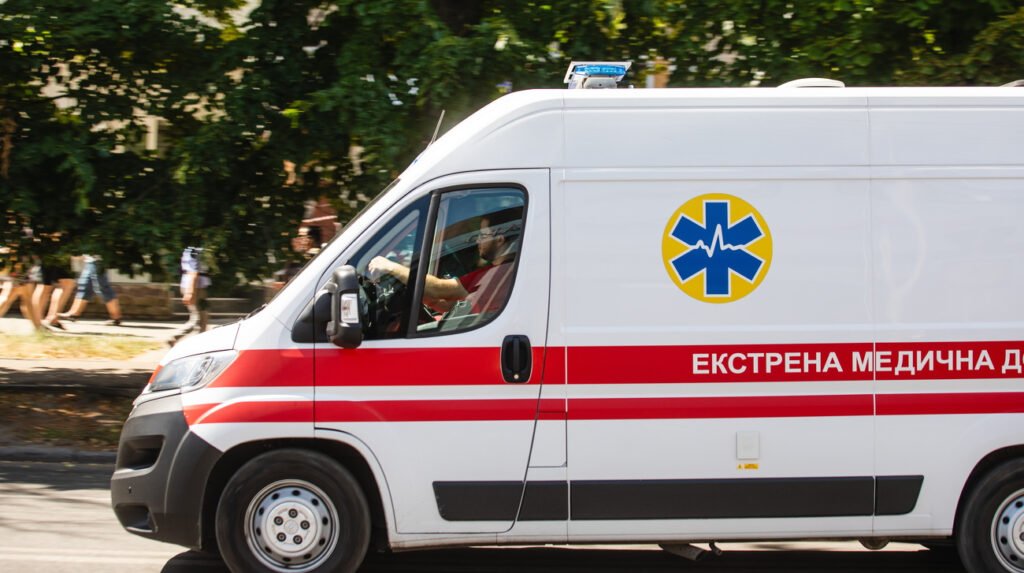 обстріл Херсон дроном: жінка загинула внаслідок удару по автомобілю
