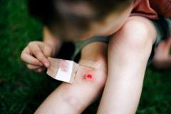 Флакон меркурохрому — червоний антисептик який раніше був у кожній домашній аптечці