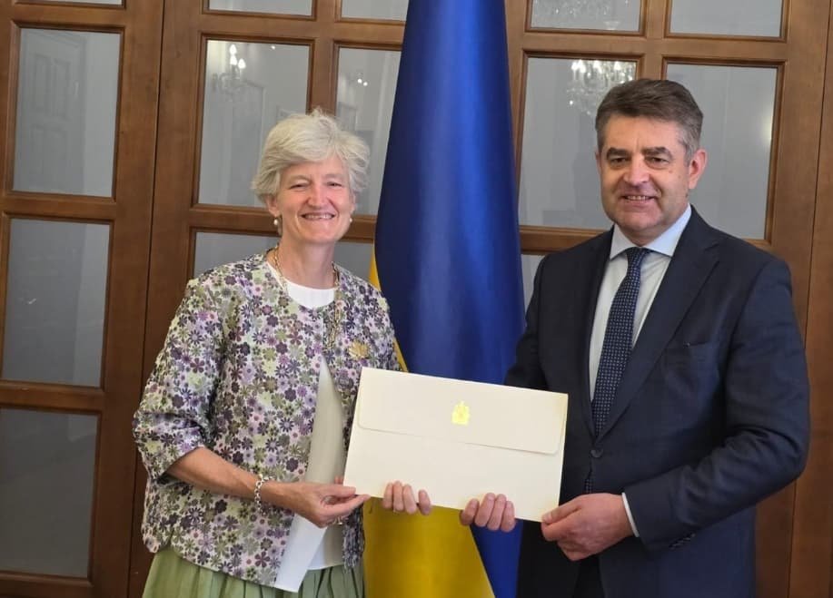 новий посол Канади в Україні під час офіційної церемонії призначення