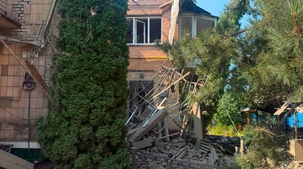 Удар по Слов'янську: наслідки авіабомбардування міста, семеро мирних жителів поранено