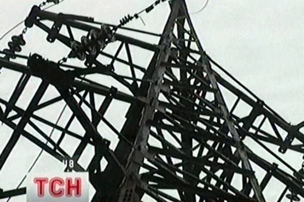 ДТП Львів: автобус врізався в електроопору на міській вулиці