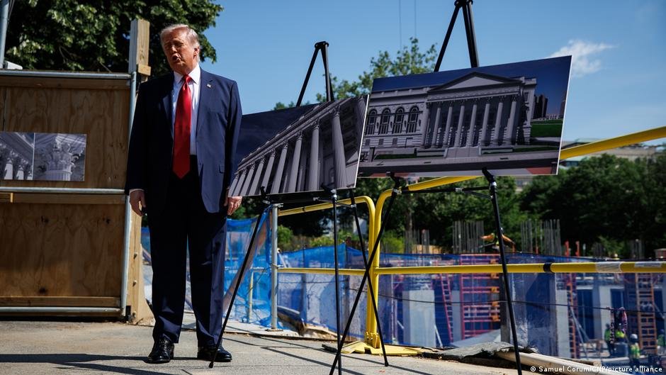 Трамп суд зупинив реконструкцію бального залу в одному з маєтків колишнього президента США