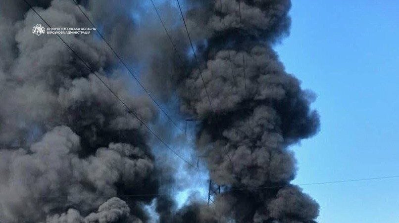удар по Дніпру — зруйноване підприємство після російського обстрілу, двоє загиблих