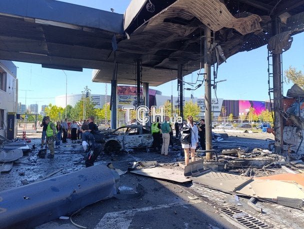 удар по Києву знищив автозаправні станції є загиблі та руйнування в місті