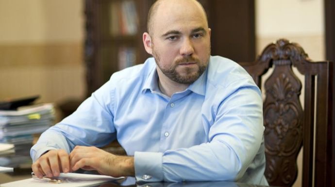 Столар у залі суду під час розгляду справи Феміда застава 300 млн грн