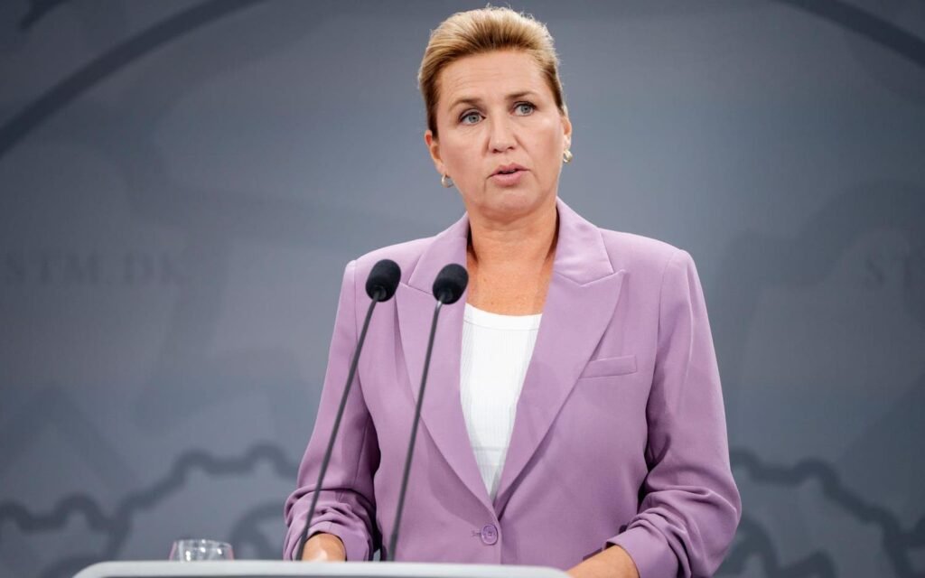 російський фрегат у водах Данії під час серйозного інциденту з військово-морськими силами