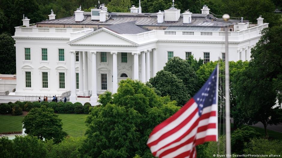 Трамп і Сі зустрічаються з лідерами штучного інтелекту у Вашингтоні для обговорення технологій