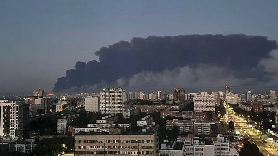 Пожежа на нафтопереробному заводі у Самарі внаслідок атаки дронів на російську інфраструктуру