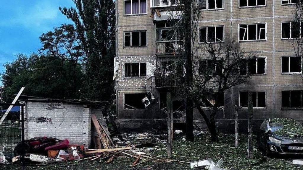 атака дронів Київ — наслідки удару по Дніпровському району міста, п'ятеро поранених