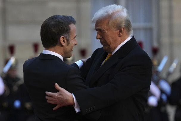 Макрон і Трамп на переговорах щодо миру в Україні під час двосторонньої зустрічі
