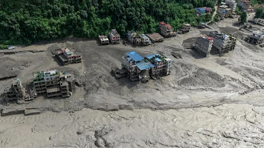 56 українців зникли в Непалі після руйнівних повеней під час пошукової операції