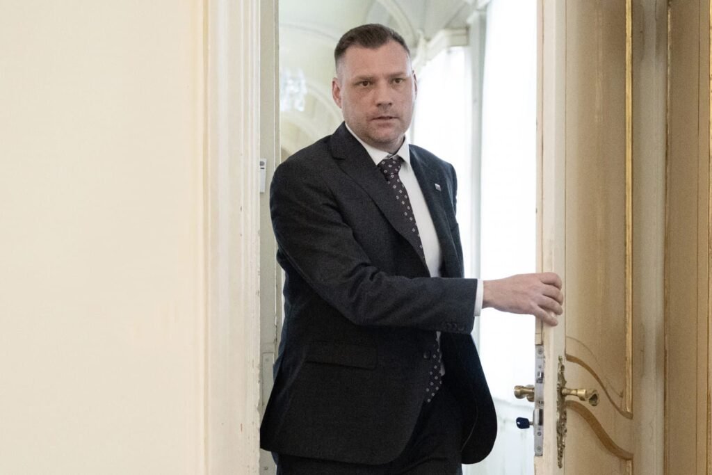 відставка міністра Словаччина після голосування парламенту проти уряду Фіцо