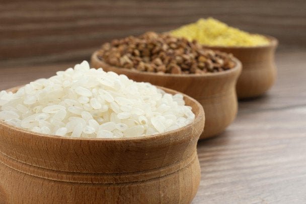 Домашні закрутки з крупами у скляних банках підготовлені на зиму