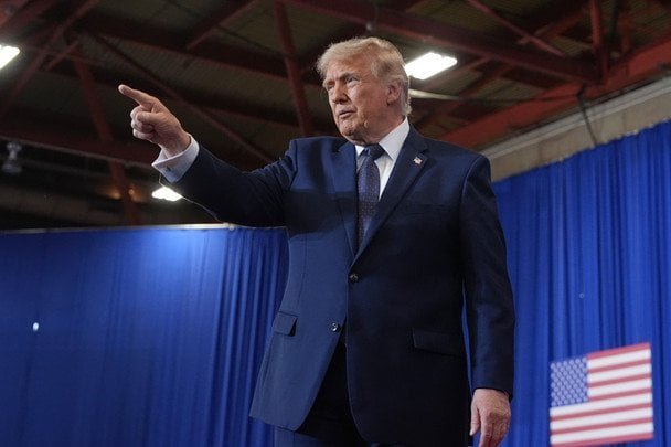 Трамп і Зеленський на переговорах — США використовують Україну для підтримки рейтингу президента