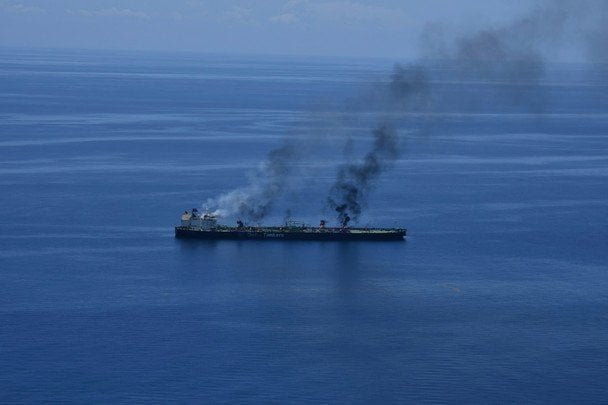 тіньовий флот танкерів у морі на тлі можливого пом якшення санкцій США