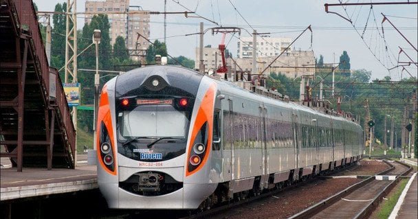 поїзд Київ Трускавець відправляється з вокзалу після розширення маршруту Укрзалізниці