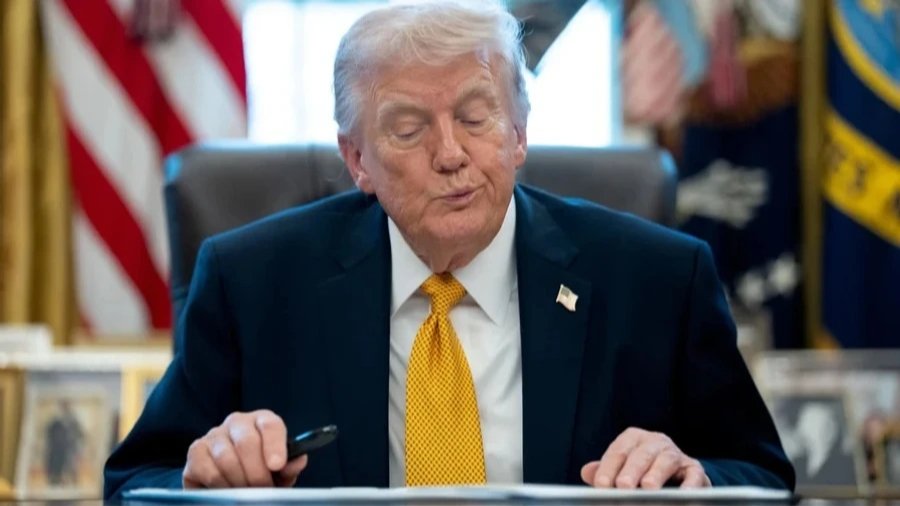 Американці виходять на протест з вимогою імпічменту Трампа на вулицях США