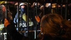 Польська поліція чергує біля будівлі Конституційного суду Польщі під час загострення політичної кризи